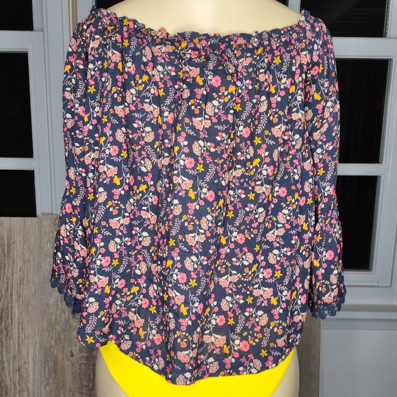 Taylor and Sage Off the shoulder Floral Blouse - Picture 4 of 12